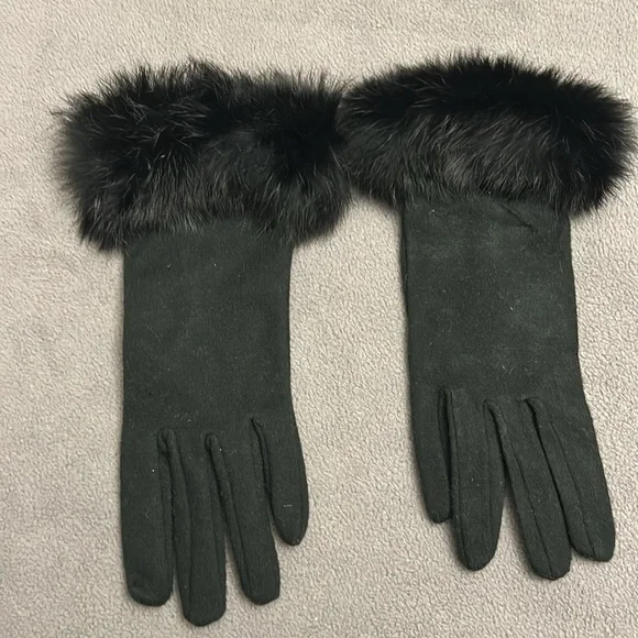 Women’s Black Fur Trimmed Gloves - Picture 2 of 6